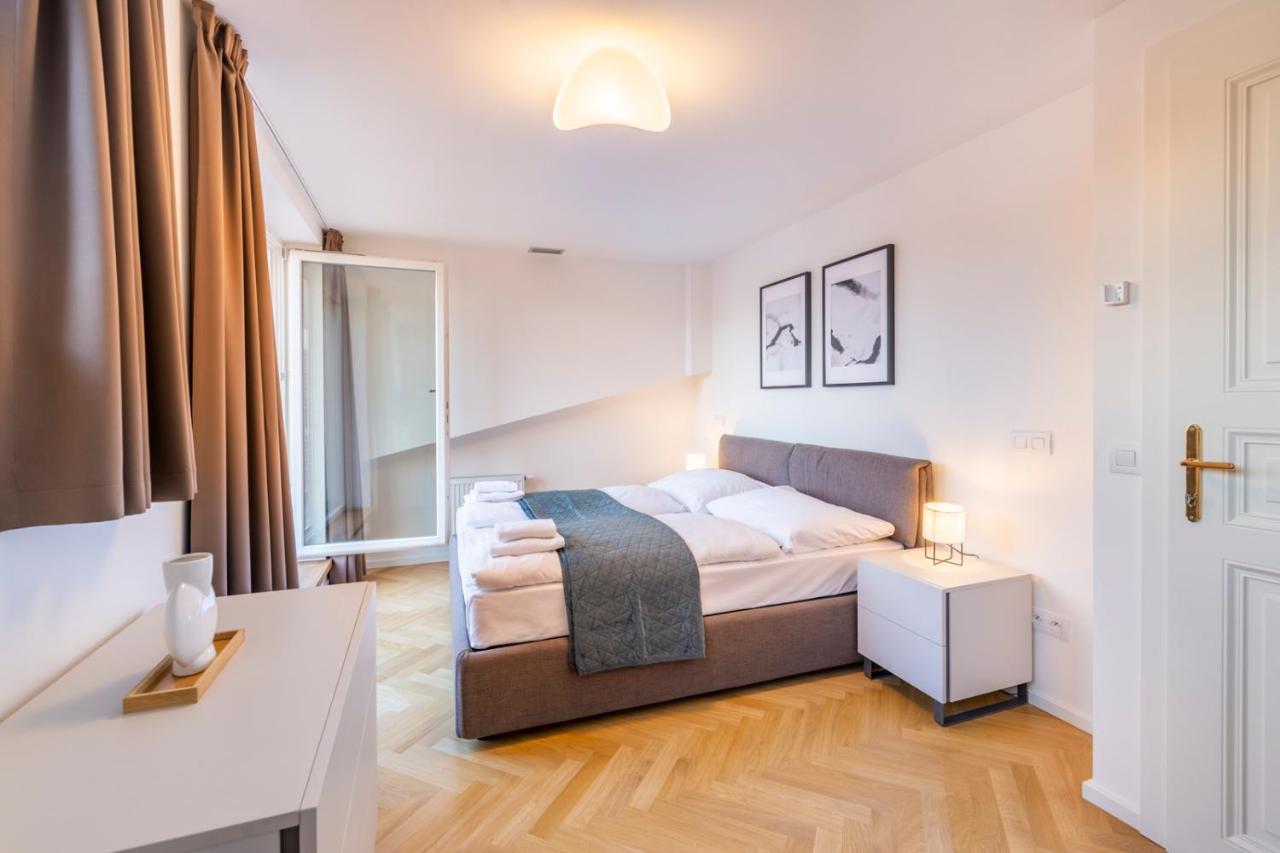 Petrin Tower Hotel apartamentowy 4*