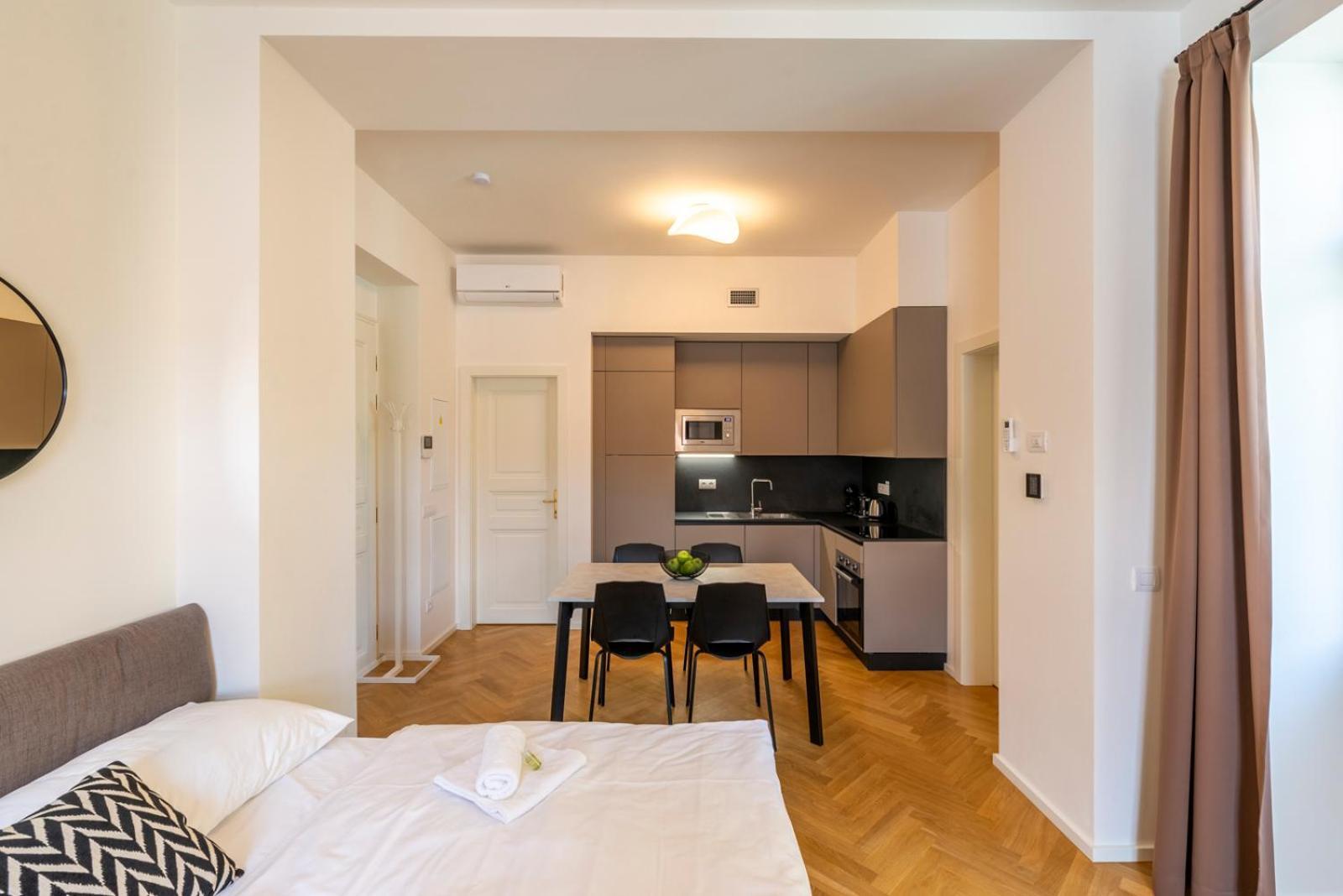 Petrin Tower Hotel apartamentowy 4*